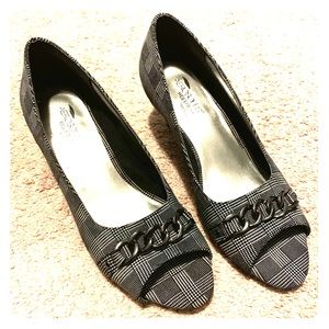 Never Worn - Aerosoles - Size 11